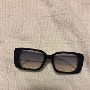Chic Black Square Sunglasses